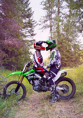 Прокат мотоциклов. Подарочные сертификаты Ultra Подарки Тула. Купить оригинальный подарок или подарочный сертификат на Прокат мотоциклов. Сервис UltraPodarki.ru Тула 8 800 505 95 30. 